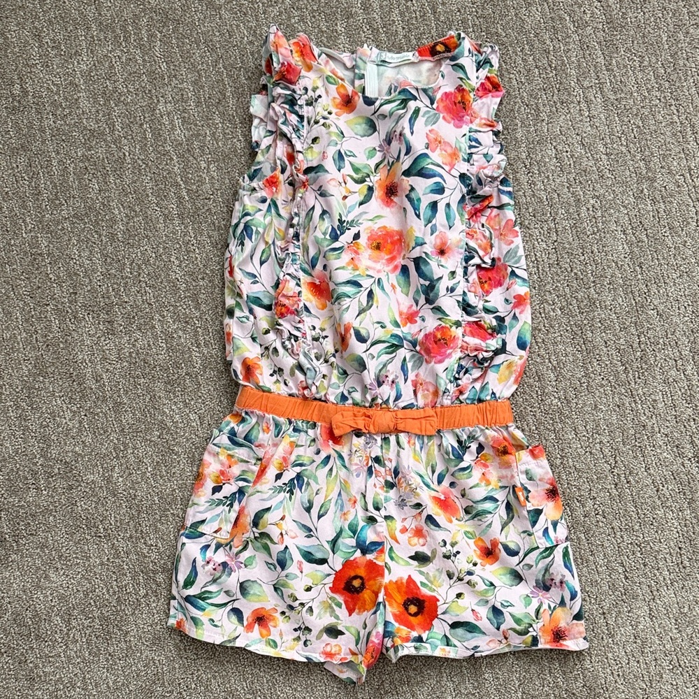 Girls flower romper size 10, excellent condition, pockets, bow and back zipper